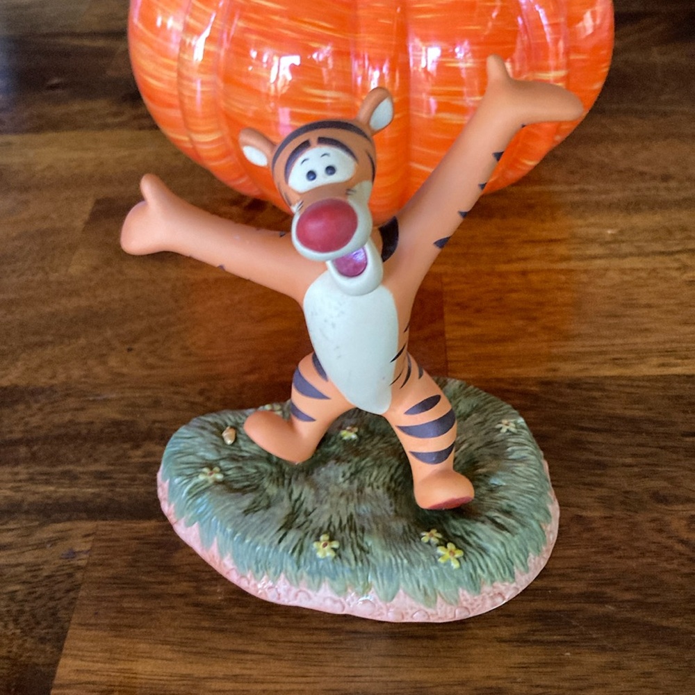 Tigger Congratulations to You Hoo-Hoo Figurine Pooh & Friends Retired 14K Acorn